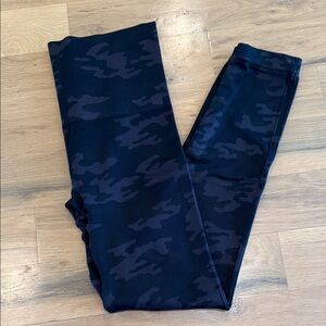SPANX Navy & Gray Camouflage Leggings